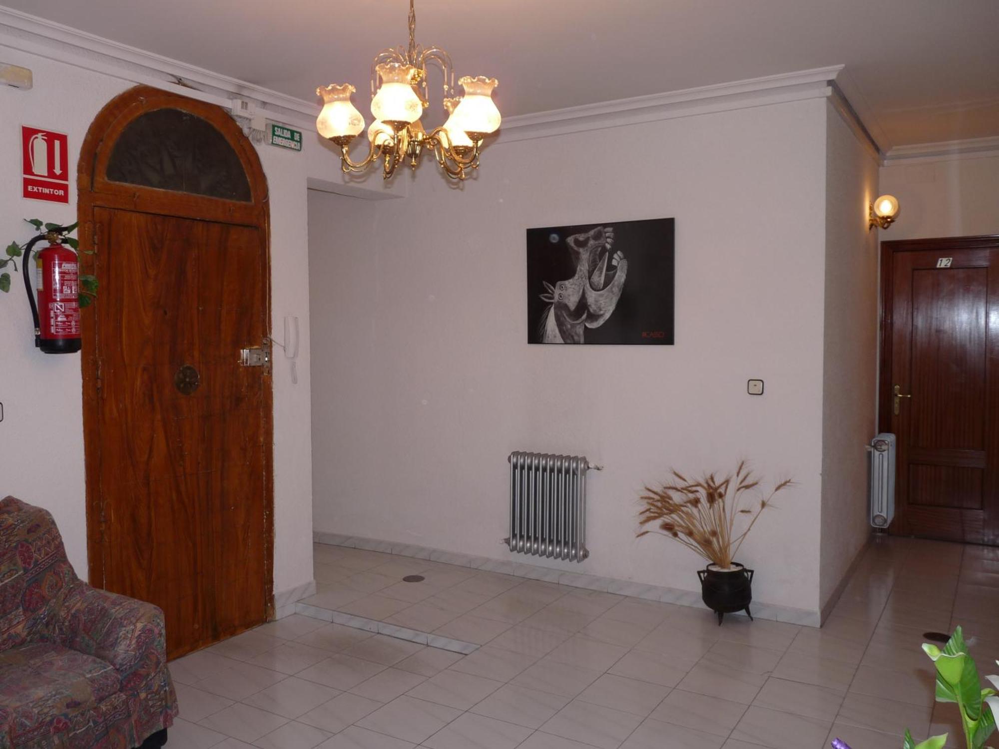 Hostal Fernandez Madrid Luaran gambar