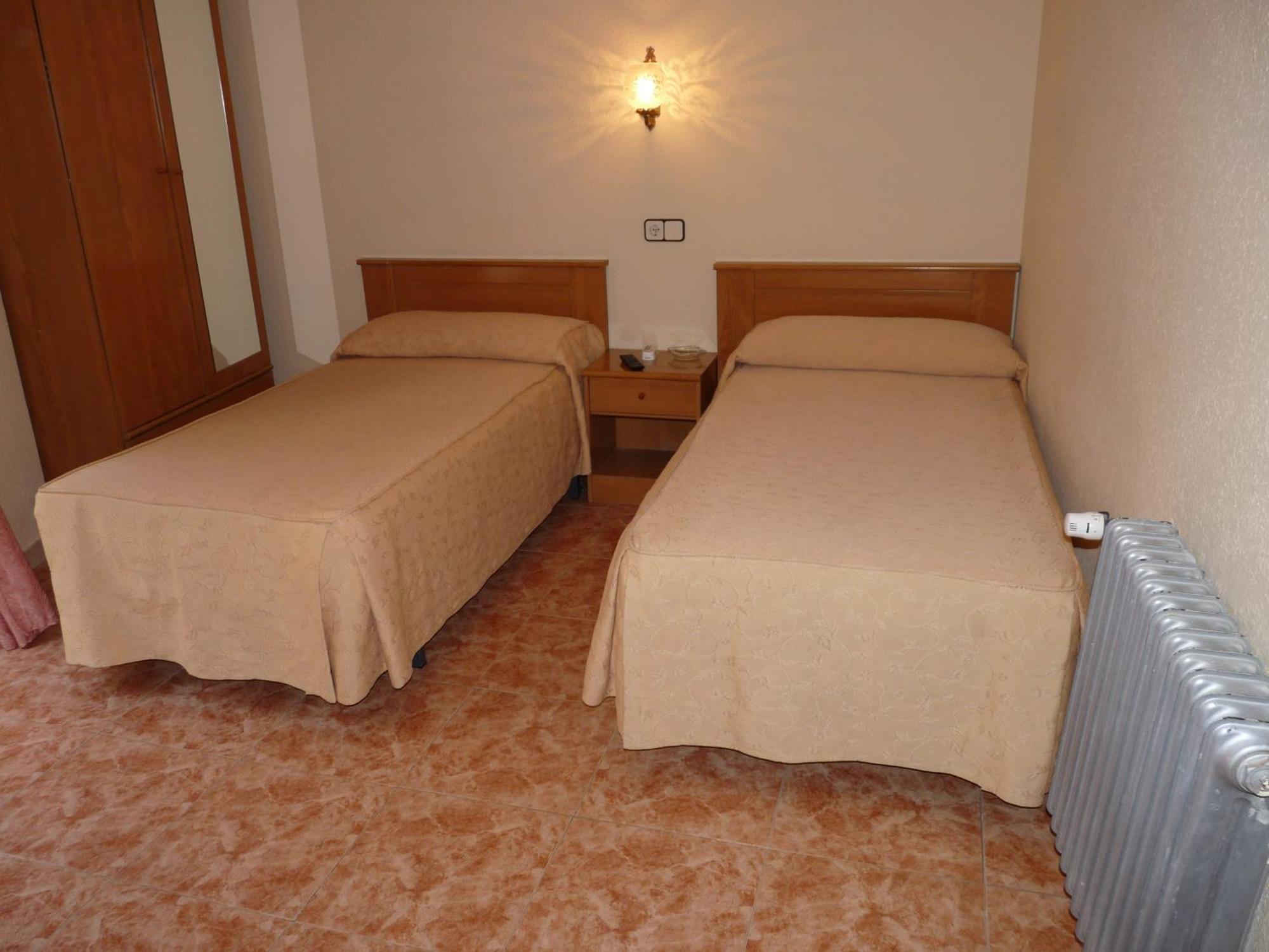 Hostal Fernandez Madrid Luaran gambar