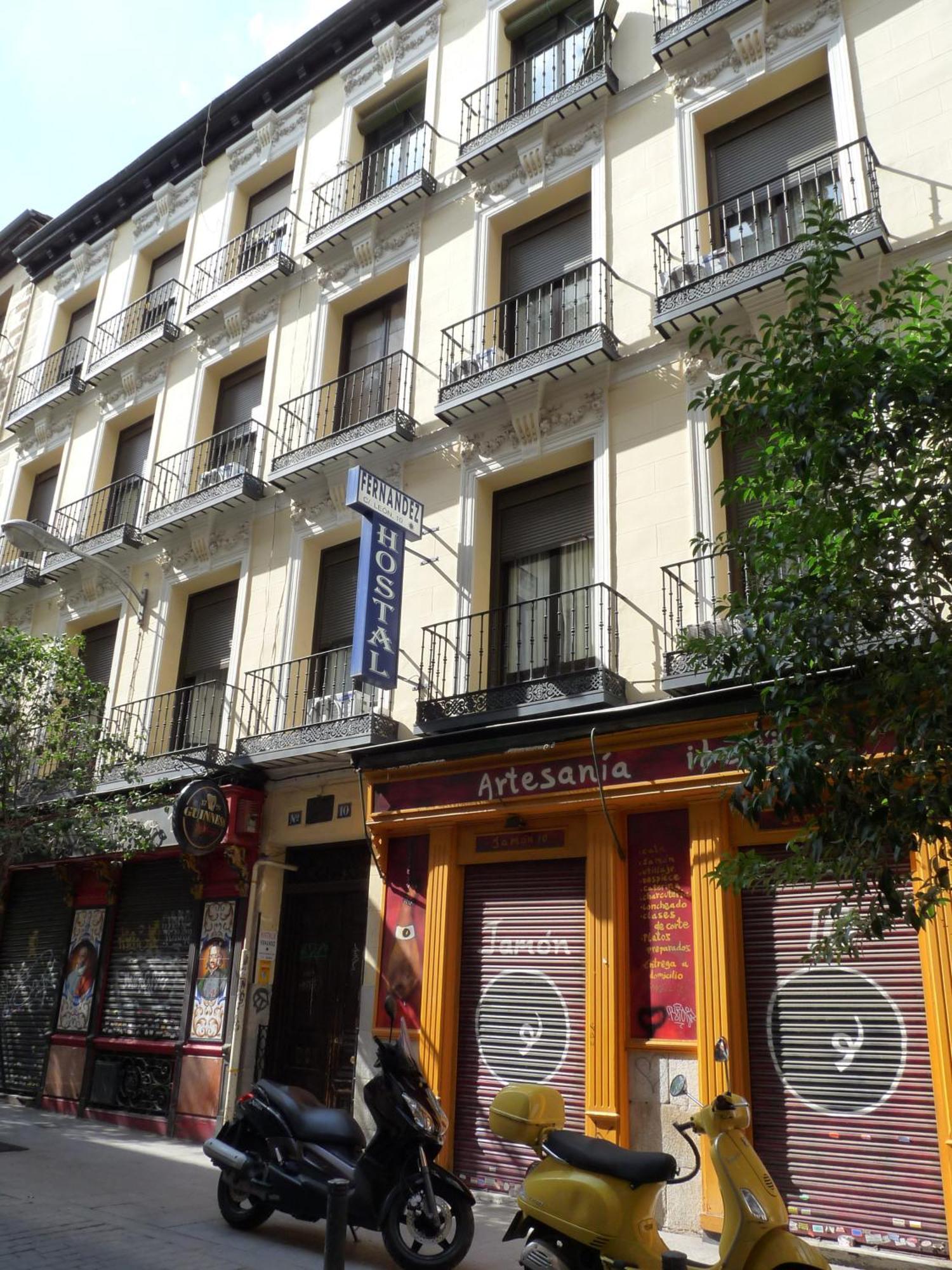 Hostal Fernandez Madrid Luaran gambar
