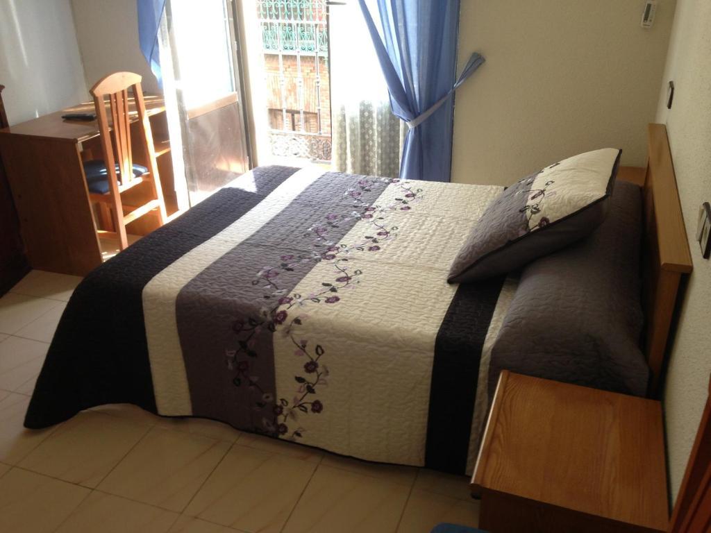 Hostal Fernandez Madrid Luaran gambar