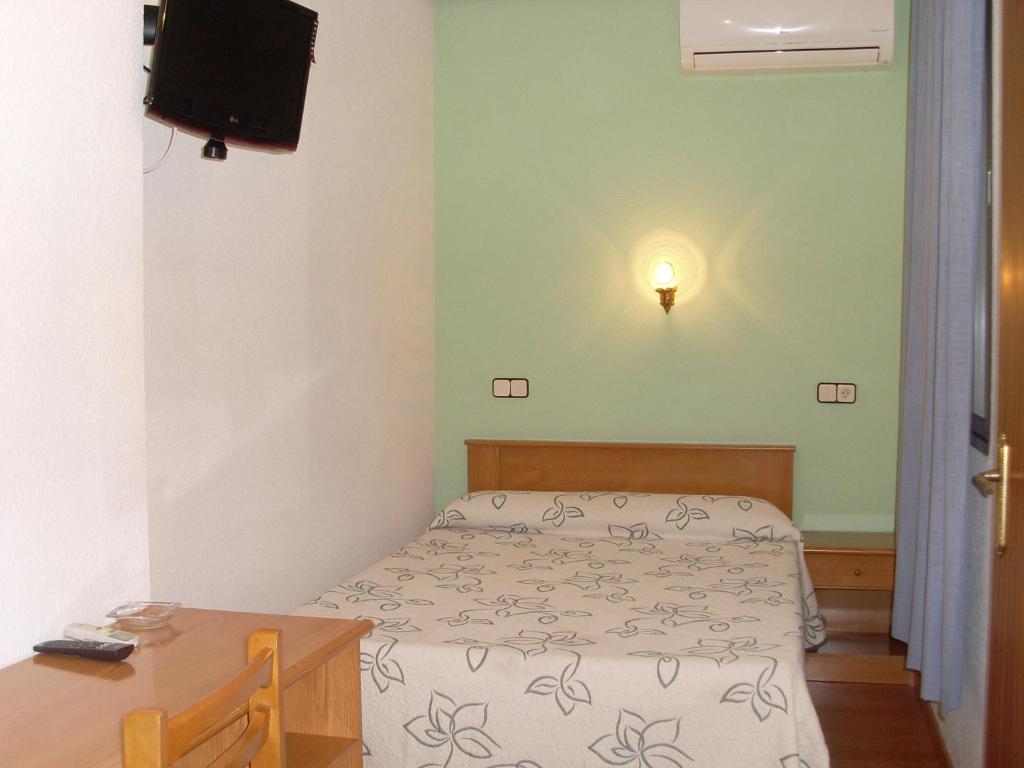 Hostal Fernandez Madrid Luaran gambar